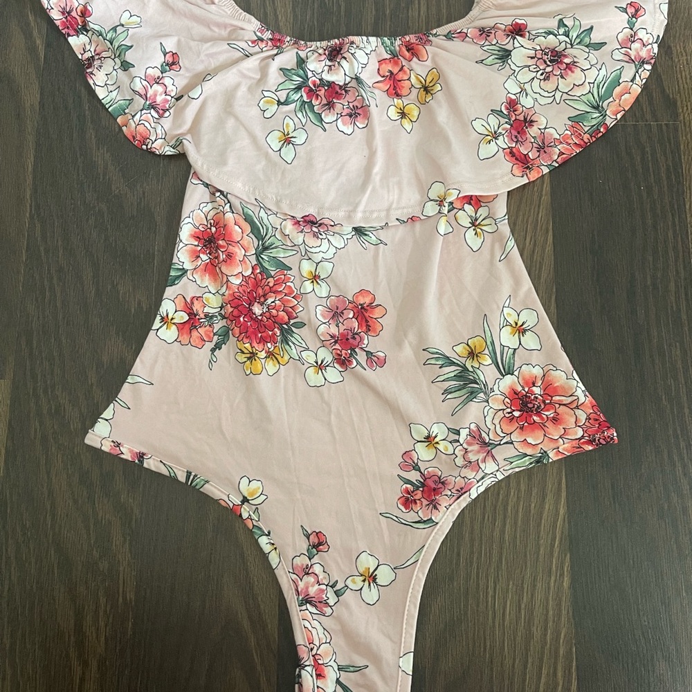 Forever 21 Floral Bodysuit Size Small